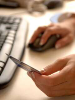 1167-240x320 Operatorii de turism au implementat plata online cu cardul