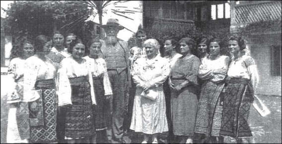 198-568x290 Femei prahovene de azi, de ieri si mai de demult