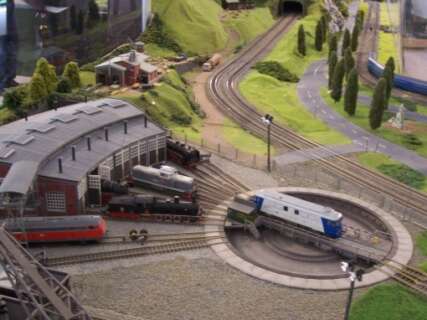 1420-427x320 Expoziție de mini-trenulețe în gara Sinaia (foto si video)
