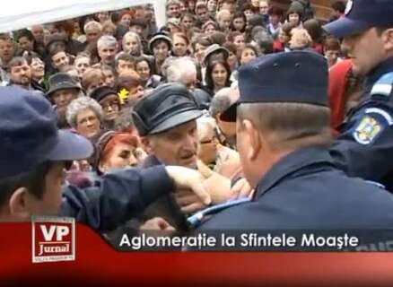 219-438x320 Aglomeraţie la Sfintele Moaşte