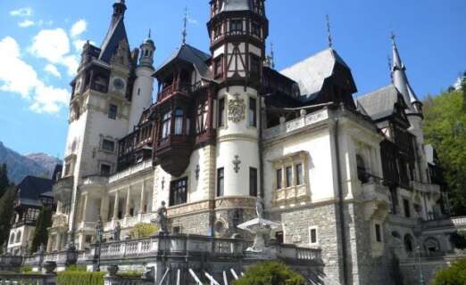 289-522x320 Castelul Peles trece la programul de vara
