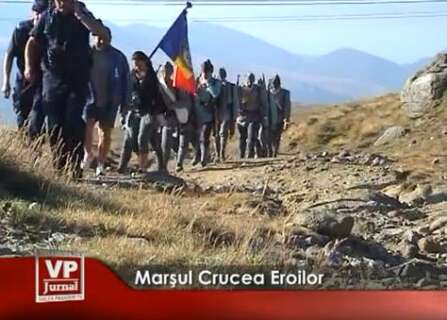 15-447x320 Traditionalul Marş la Crucea Eroilor de pe Caraiman (video)