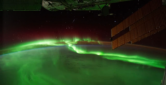 0-568x293 Aurora boreală, văzută din partea celalată a cerului (Video)