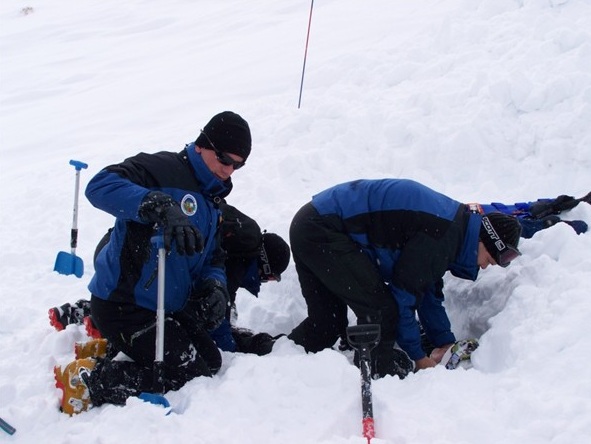 totpal-daily-news47 Exerciţiu de salvare si evacuare din avalanşă la Sinaia