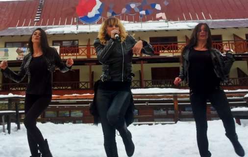 totpal-daily-news25-506x320 Giulia a cantat pentru Kissomani la WinterKiss Predeal