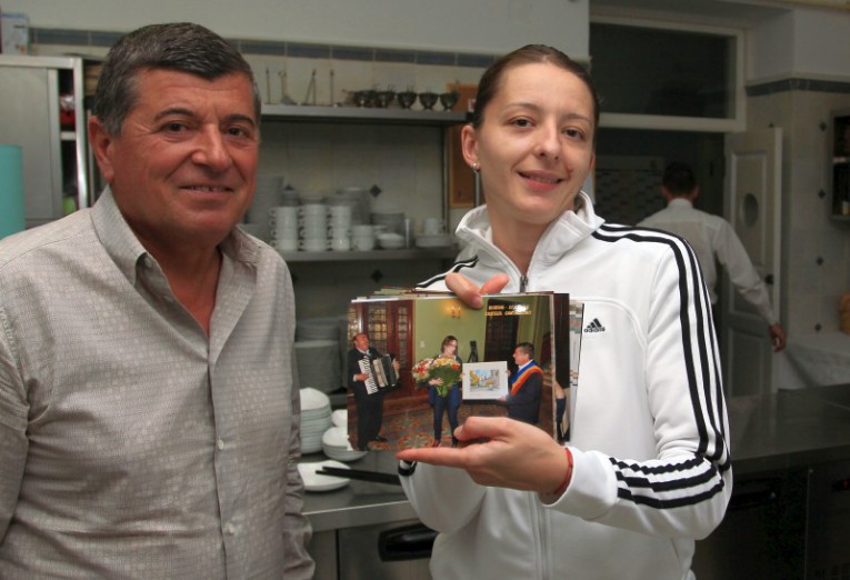 anaBranzaCastelCantacuzino11marianBurlacu-765x522 Ana Maria Brânză se pregăteşte de nunta ce va avea loc in aceasta vara la Buşteni