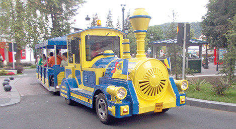 l_79457 Trenuletul „Sinaia Express” strabate zonele pitoresti ale orasului Sinaia