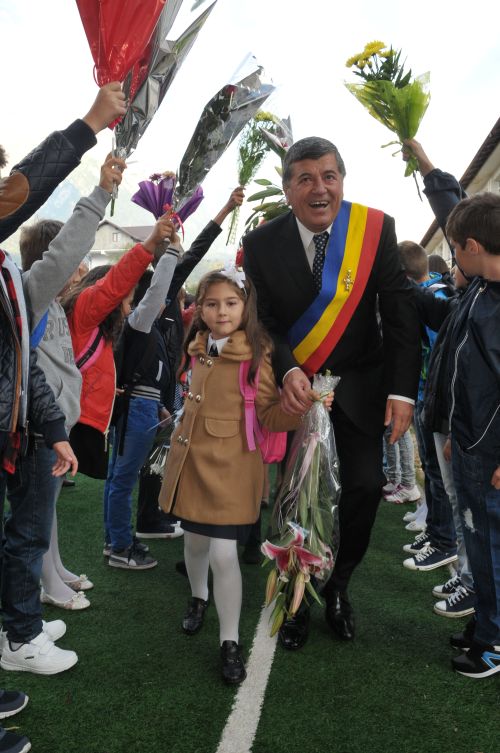 D3S_4005 Inceput de an scolar - Toți elevii și preșcolarii din Bușteni au primit rechizitele necesare pentru noul an de învăţământ