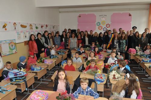 D3S_4053 Inceput de an scolar - Toți elevii și preșcolarii din Bușteni au primit rechizitele necesare pentru noul an de învăţământ