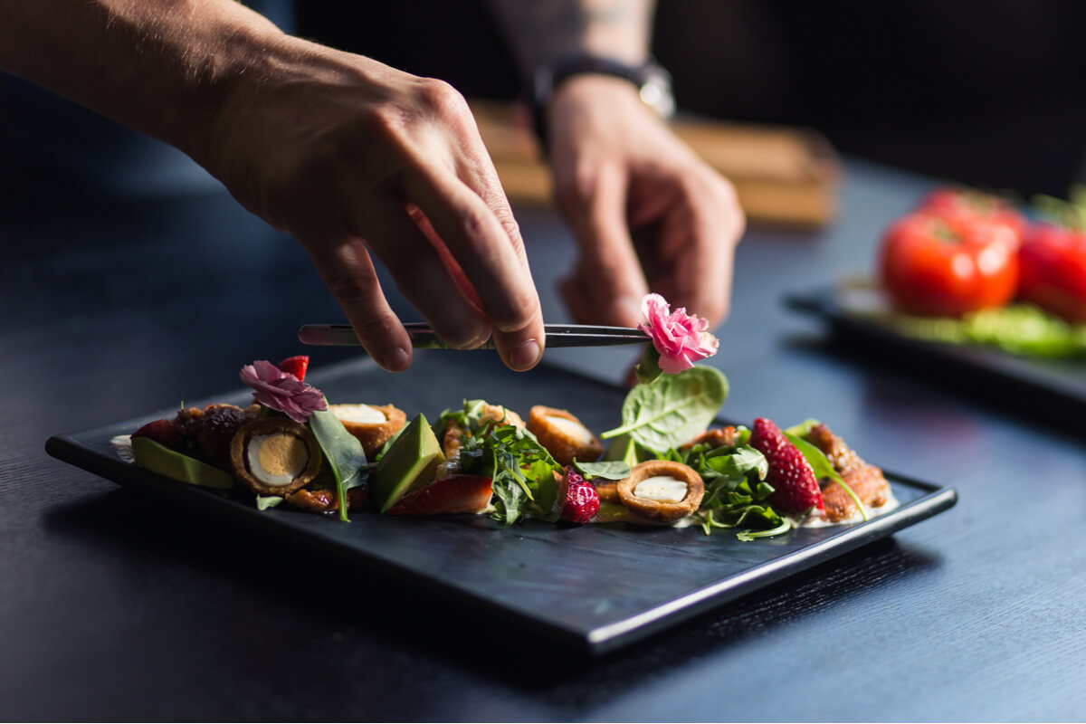shutterstock_666234361 Cum transformi gatitul intr-o adevarata experienta culinara?